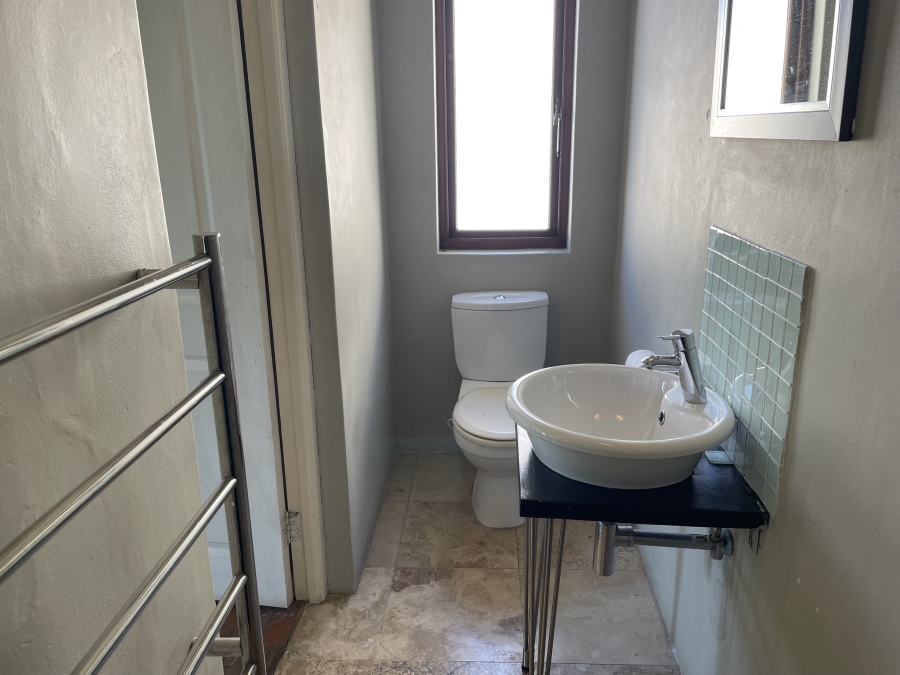 To Let 3 Bedroom Property for Rent in Vredehoek Western Cape
